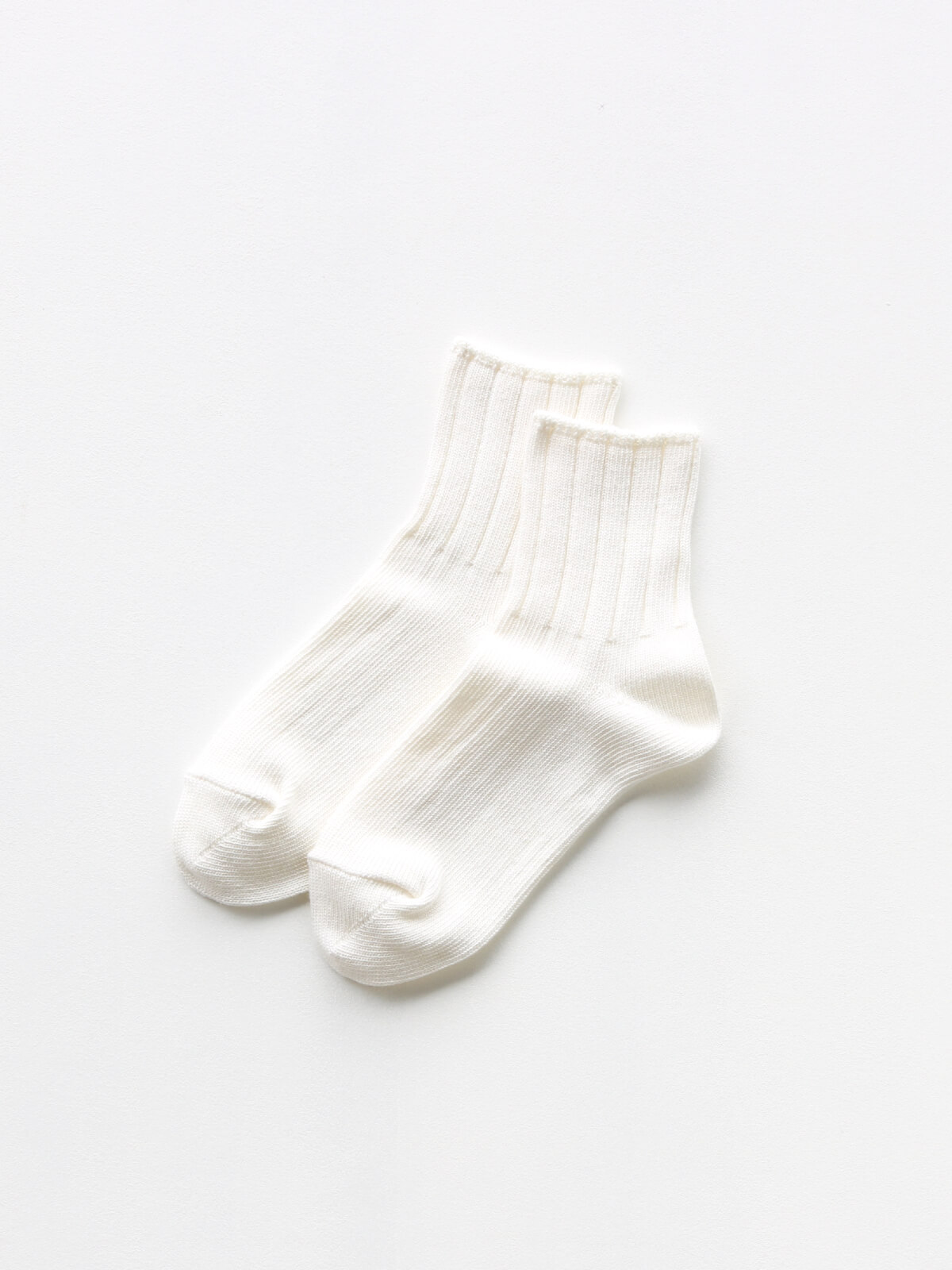 当たりつきギフト専用靴下のLUCKY SOCKS（ラッキーソックス）のSmooth Rib Socks（スムースリブソックス）のオフホワイト