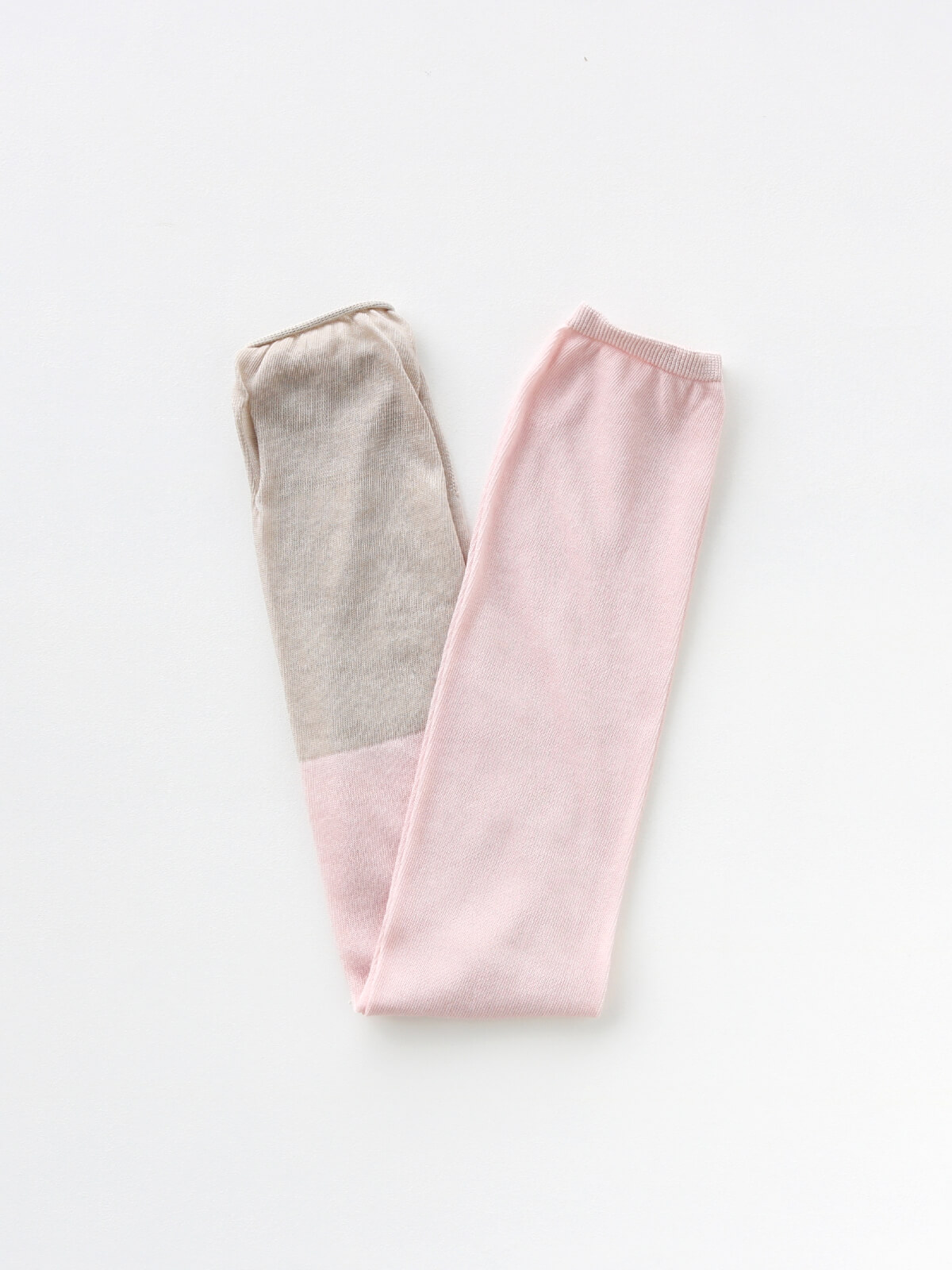 当たりつきギフト専用靴下のLUCKY SOCKS（ラッキーソックス）のSunscreen 2tone Armcover（サンスクリーン2トーンアームカバー）のパウダーピーチ×グレージュ_2