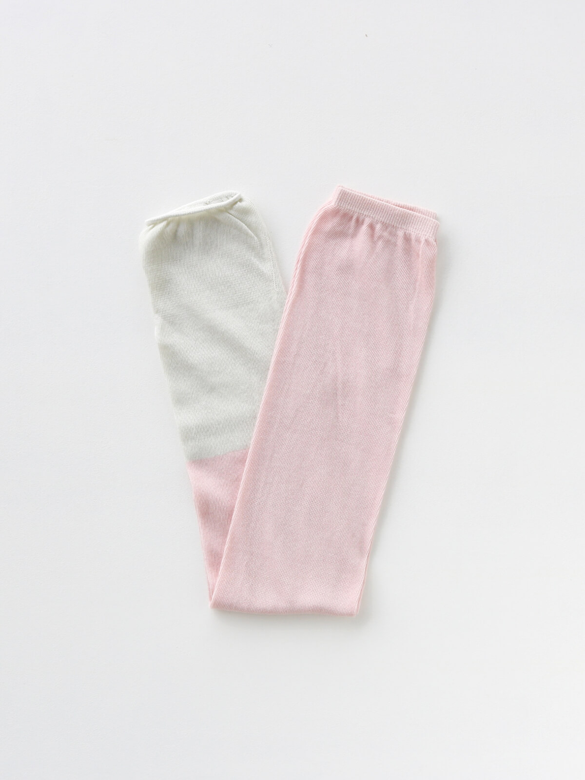 当たりつきギフト専用靴下のLUCKY SOCKS（ラッキーソックス）のSunscreen 2tone Armcover（サンスクリーン2トーンアームカバー）のパウダーピーチ×ミスト_2